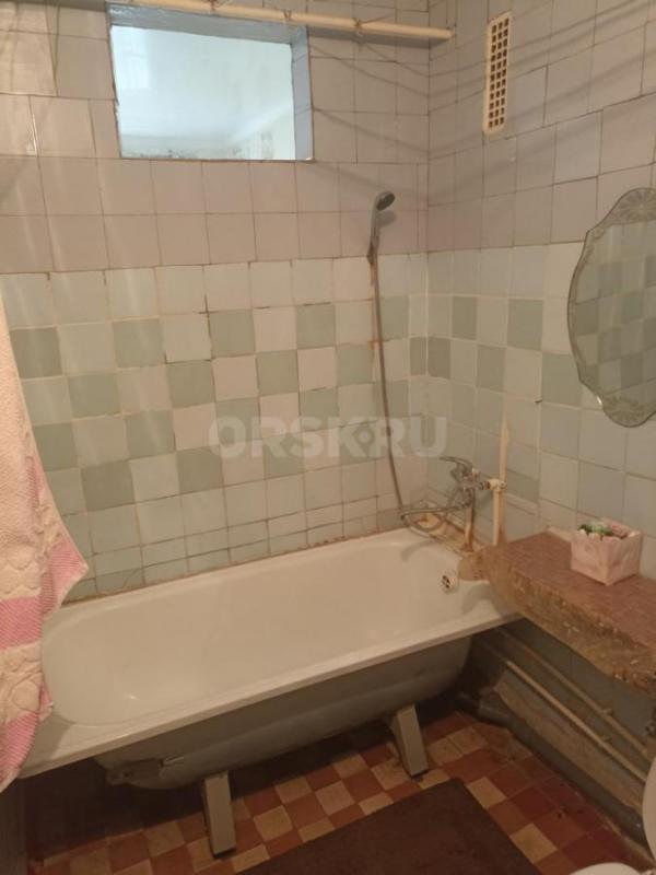 Продаю 3-х комнатную квартиру( маломерка), общей площадью 42 кв. - Орск