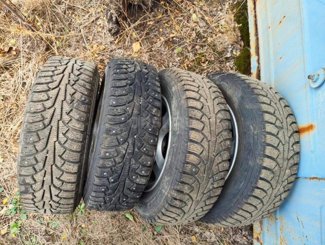 продам зимние колёса  NOKIAN R 14 ,стояли на шевролет лачети,шипы на месте,одну зиму отходили. - Орск