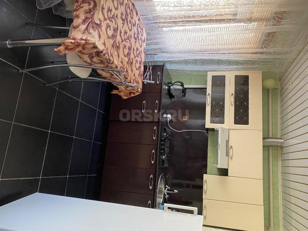 Продам квартиру в центре ,ремонт ,мебель . - Орск