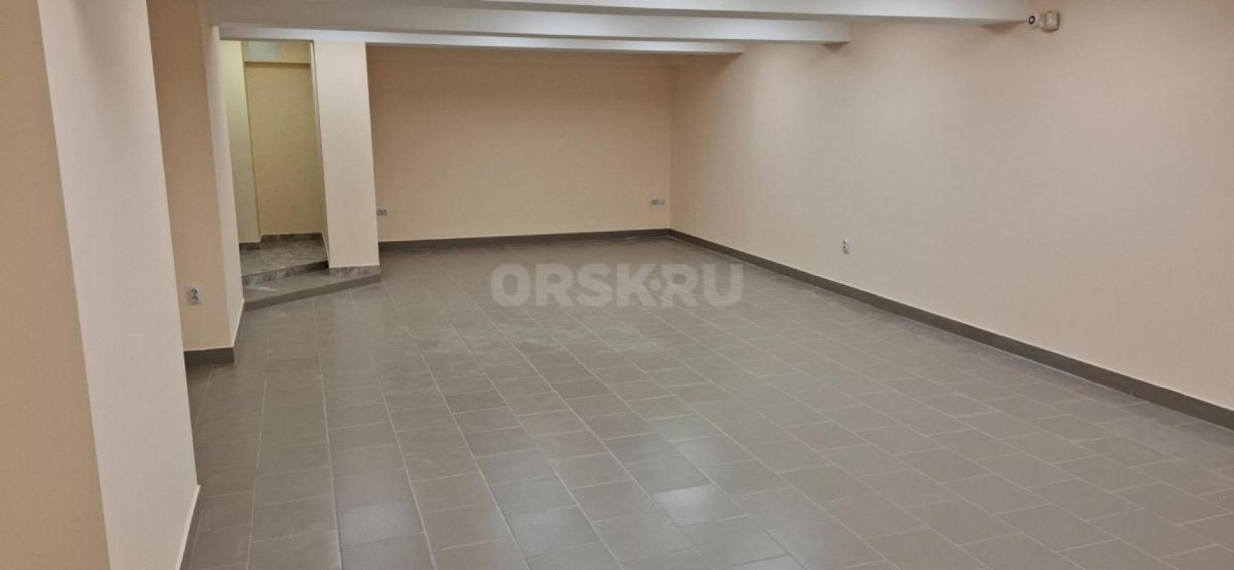 Предлагается в аренду помещение от собственника, расположенное на первой линии, c высокой проходимос - Орск