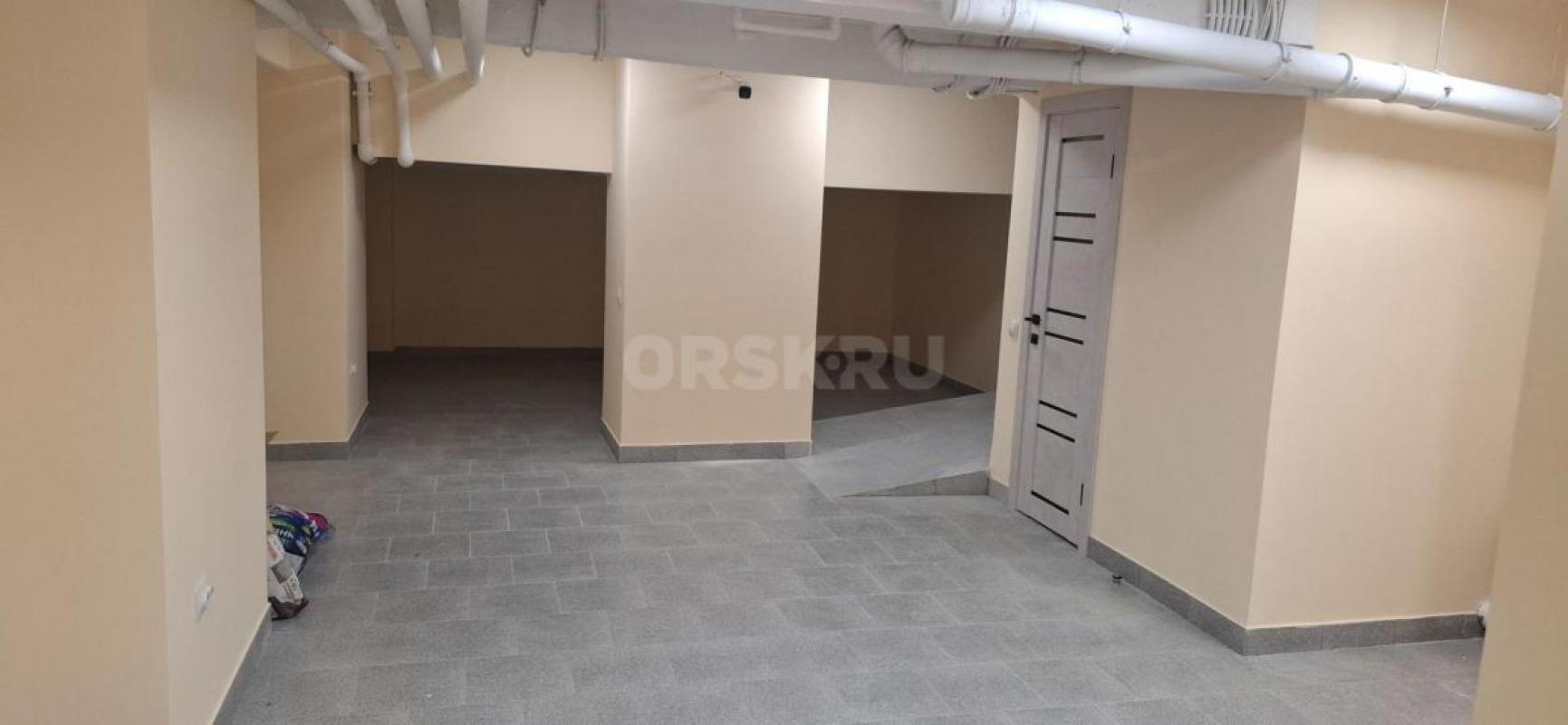 Предлагается в аренду помещение от собственника, расположенное на первой линии, c высокой проходимос - Орск