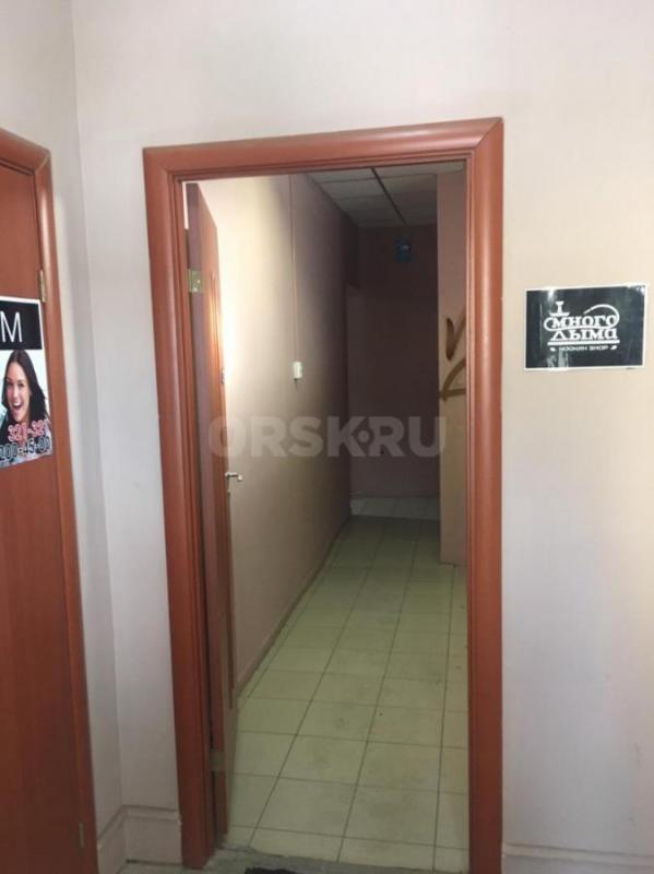 Сдам помещение по улице краматорской 29, 12 м² стены 3,50х3,51 в соседних комнатах находятся парикма - Орск