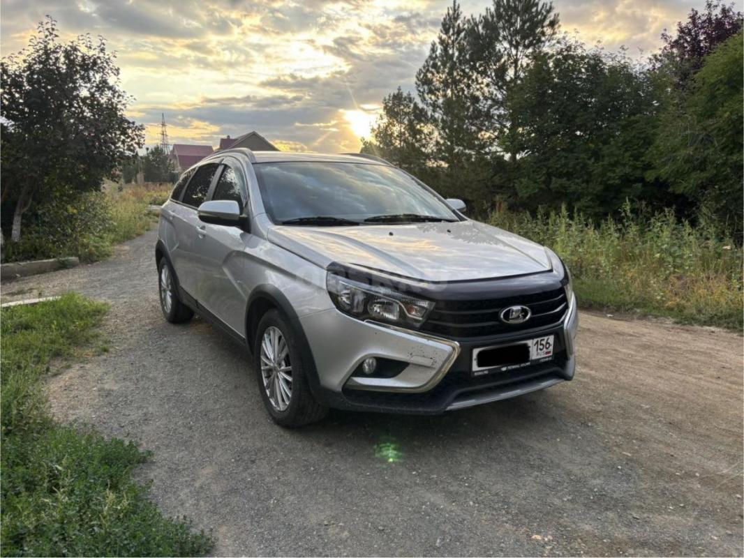 Продам 
Веста Кросс 2019г
Я собственник 
В родном окрасе, богатой комплектации: подогрев лобового - Орск