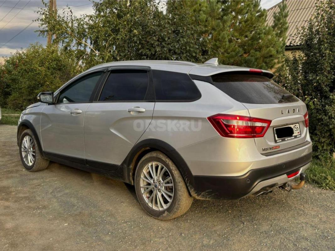 Продам 
Веста Кросс 2019г
Я собственник 
В родном окрасе, богатой комплектации: подогрев лобового - Орск