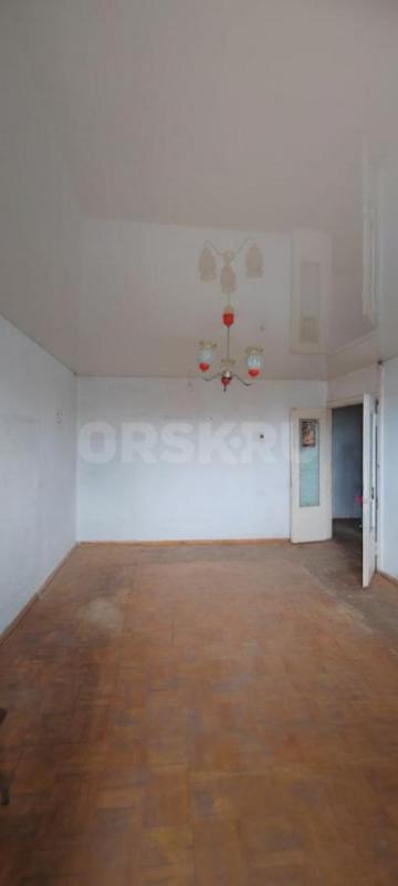 Продается 2-комнатная квартира на 4 этаже кирпичного дома. - Орск