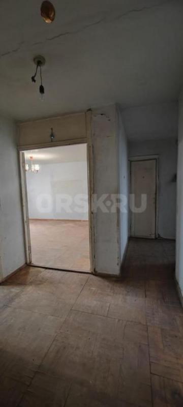 Продается 2-комнатная квартира на 4 этаже кирпичного дома. - Орск
