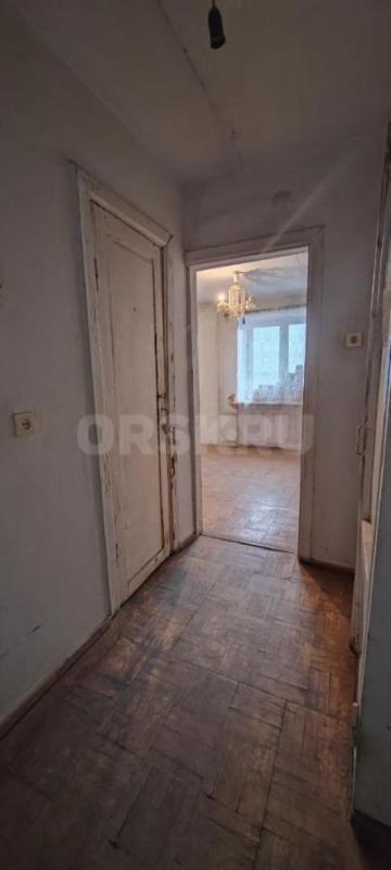 Продается 2-комнатная квартира на 4 этаже кирпичного дома. - Орск