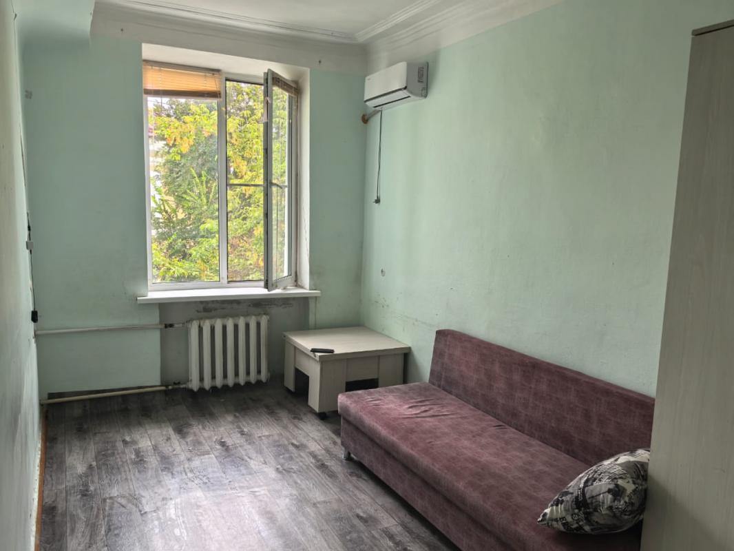 Предлагается к продаже просторная трехкомнатная квартира, расположенная в красивом районе города Нов - Новотроицк