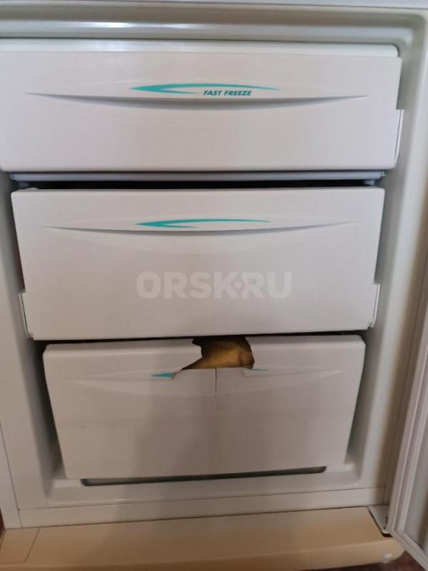 Продам холодильник Stinol RF 305A.008 в рабочем состоянии, компрессор поменян, из минусов сломаны дв - Новотроицк