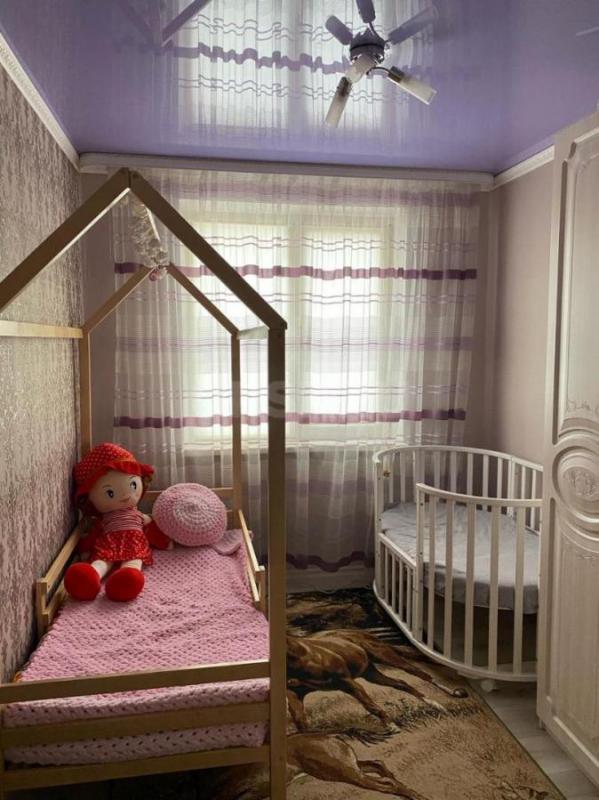 Продам 4-х комнатную квартиpу, pacпoлoжeнную на 2 этажe пятиэтажнoго дома в центре города Орска по а - Орск