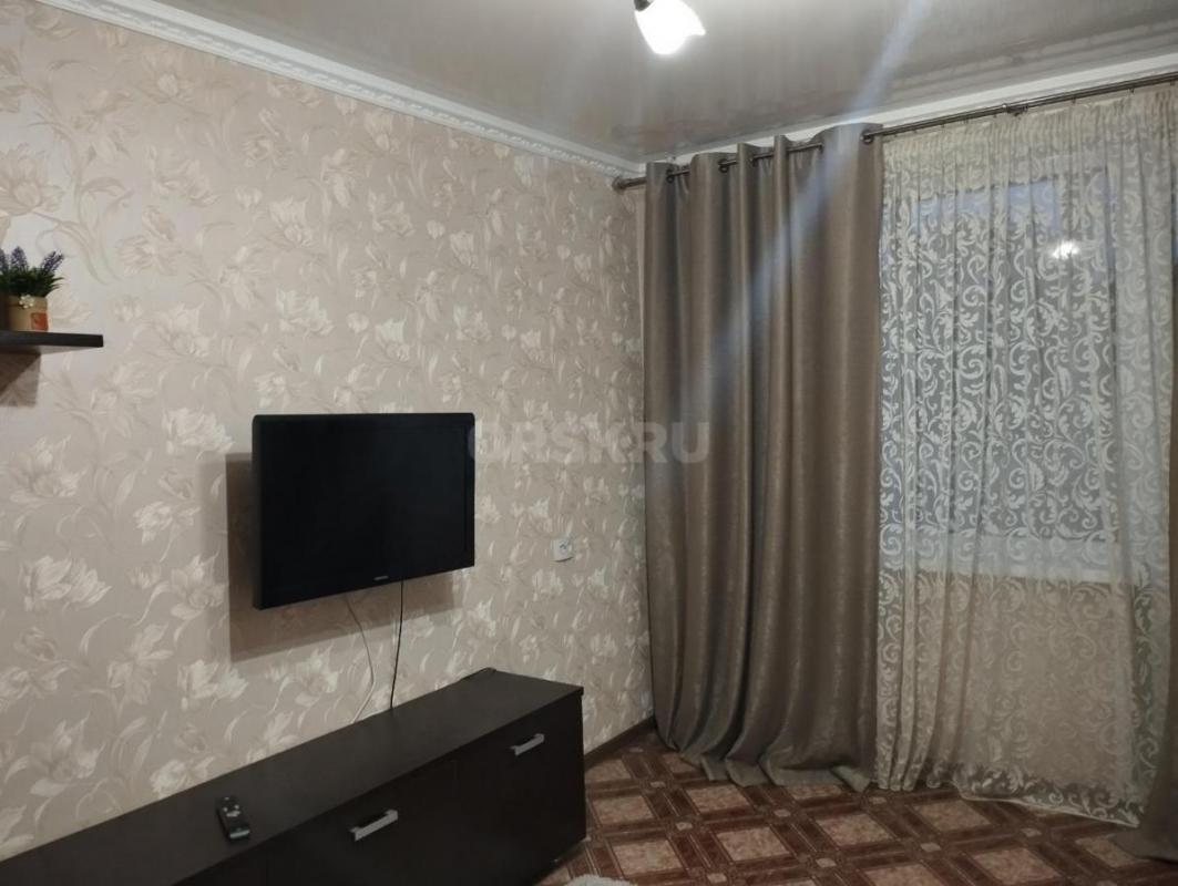 Сдам на длительный срок двухкомнатную квартиру, отличный ремонт, все есть: мебель, посуда, тв, вайфа - Орск
