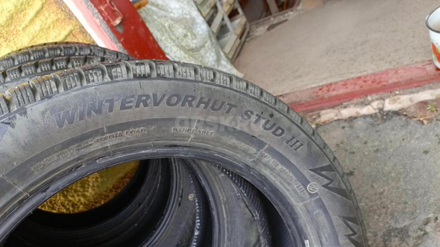 зимние шипованные новые шины для легкового автомобиля 225/60/R18 в связи с приобретением другого авт - Орск