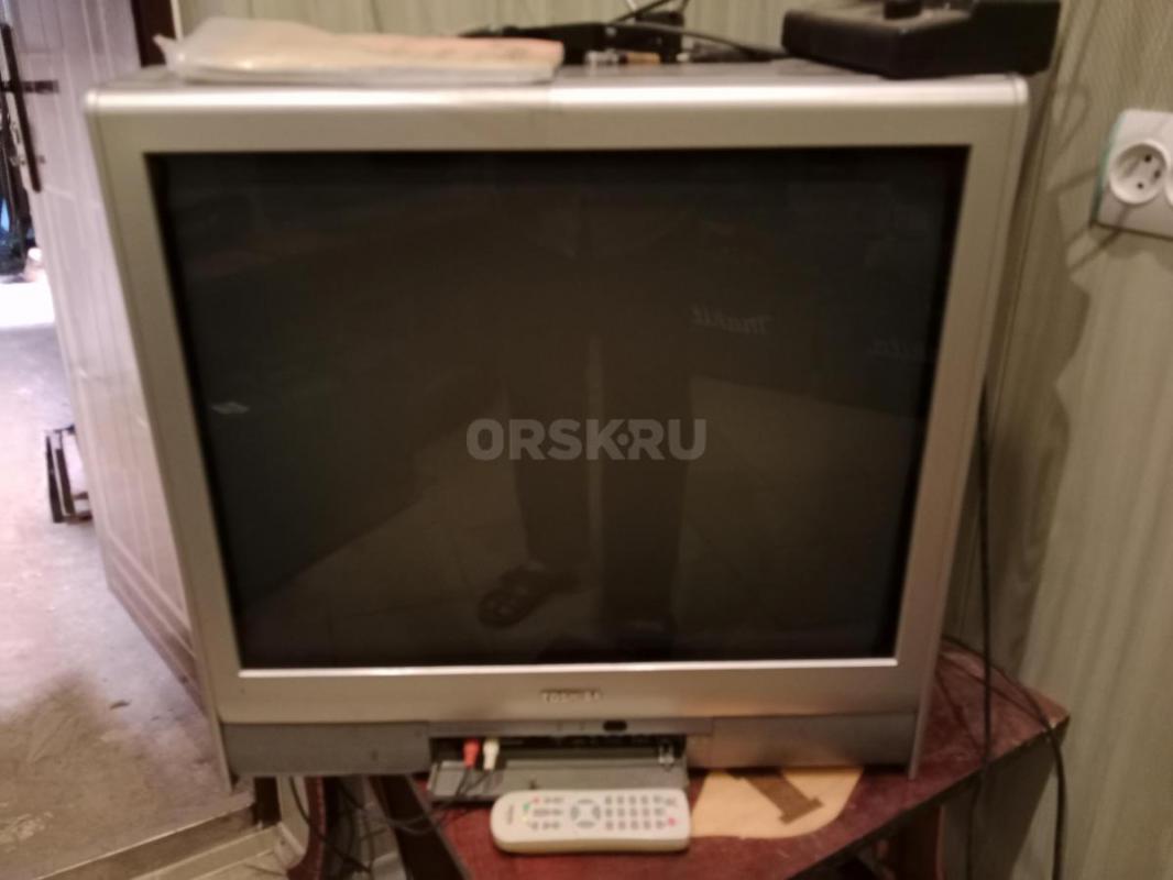 Тв Toshiba 63cm плоский экран не ЖК показывает отлично звук хороший пульт есть в ремонте не был само - Орск