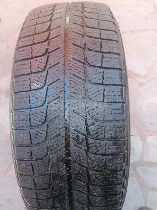 Продам зимнюю резину б/у липучка MICHELIN mode in Thailand
215/60 R17 в хорошем состоянии 25000р - Орск