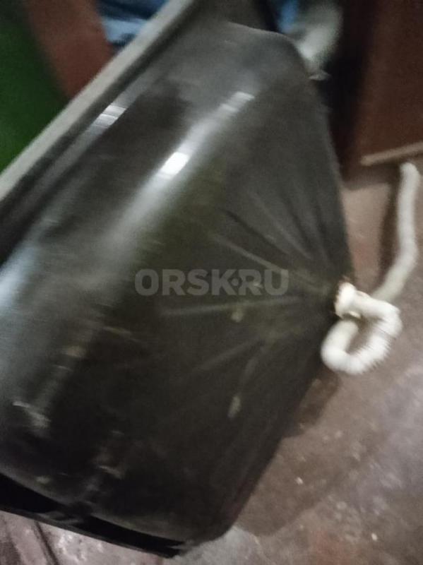 Продам душевой поддон 80 на 80 требует реставрации . - Орск