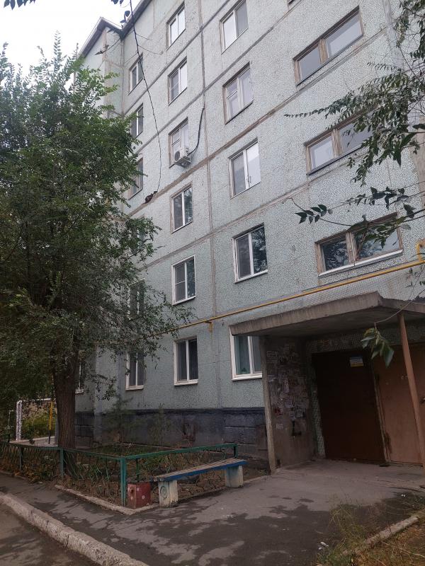 Продаётся уютная двухкомнатная квартира улучшенной планировки, площадью 50.2 квадратных метров на пе - Новотроицк