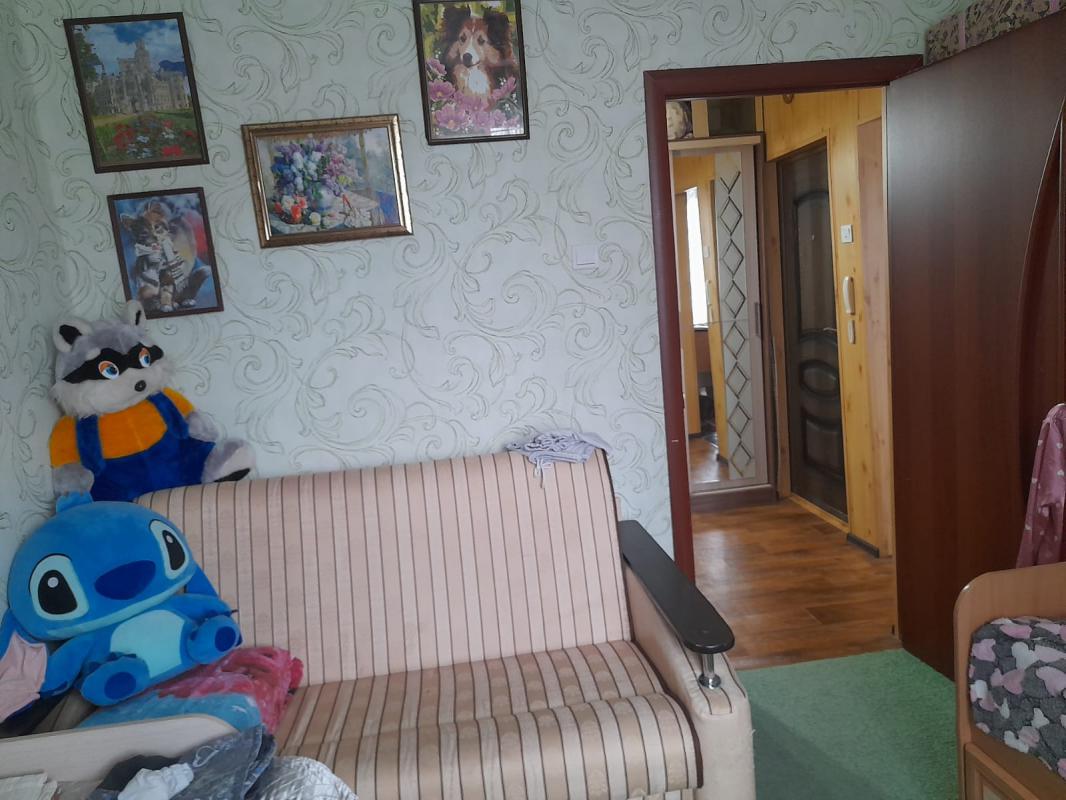 В связи с отъездом из города, продаю 3- комнатную квартиру улучшенной планировки. - Новотроицк