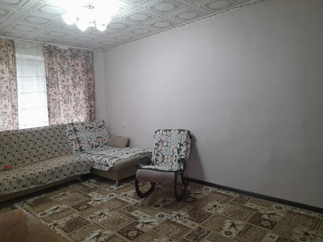 В связи с отъездом из города, продаю 3- комнатную квартиру улучшенной планировки. - Новотроицк