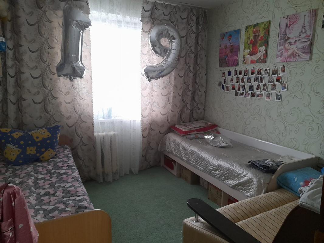 В связи с отъездом из города, продаю 3- комнатную квартиру улучшенной планировки. - Новотроицк
