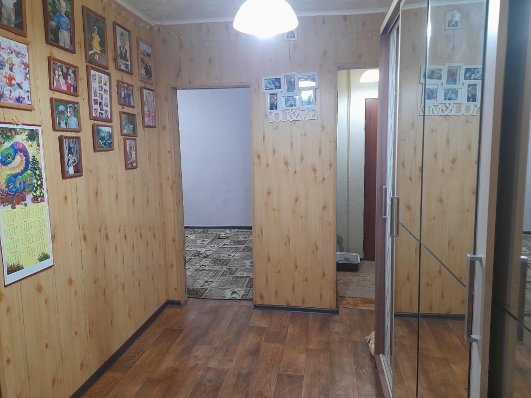 В связи с отъездом из города, продаю 3- комнатную квартиру улучшенной планировки. - Новотроицк