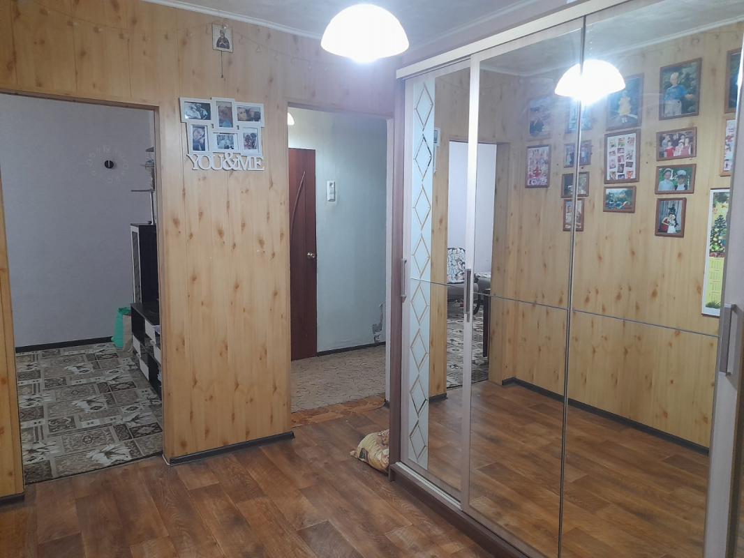 В связи с отъездом из города, продаю 3- комнатную квартиру улучшенной планировки. - Новотроицк