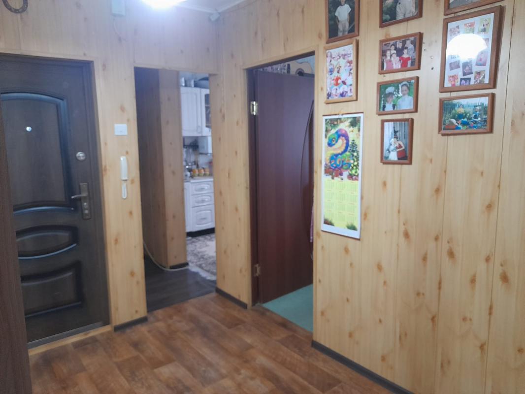 В связи с отъездом из города, продаю 3- комнатную квартиру улучшенной планировки. - Новотроицк