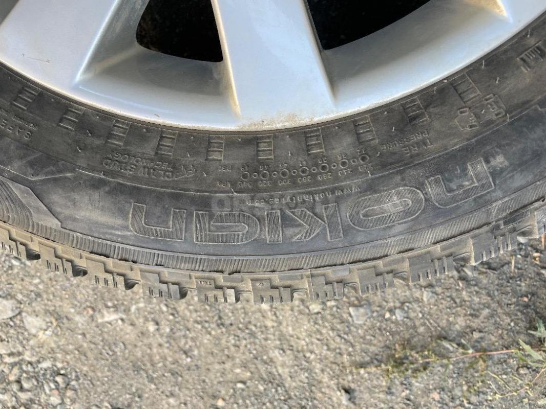 Nokian Hakkapeliitta в идеальном состоянии, протектор в отличном состоянии, шипы почти все на месте, - Орск