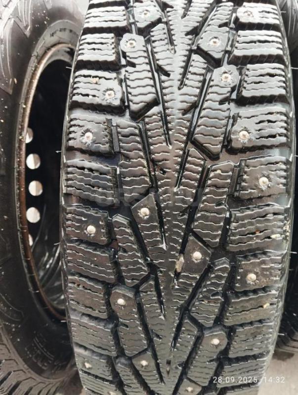 Продам зимние колеса R15 , на штампованных Ниссановских дисках, колпаки в подарок.. - Орск
