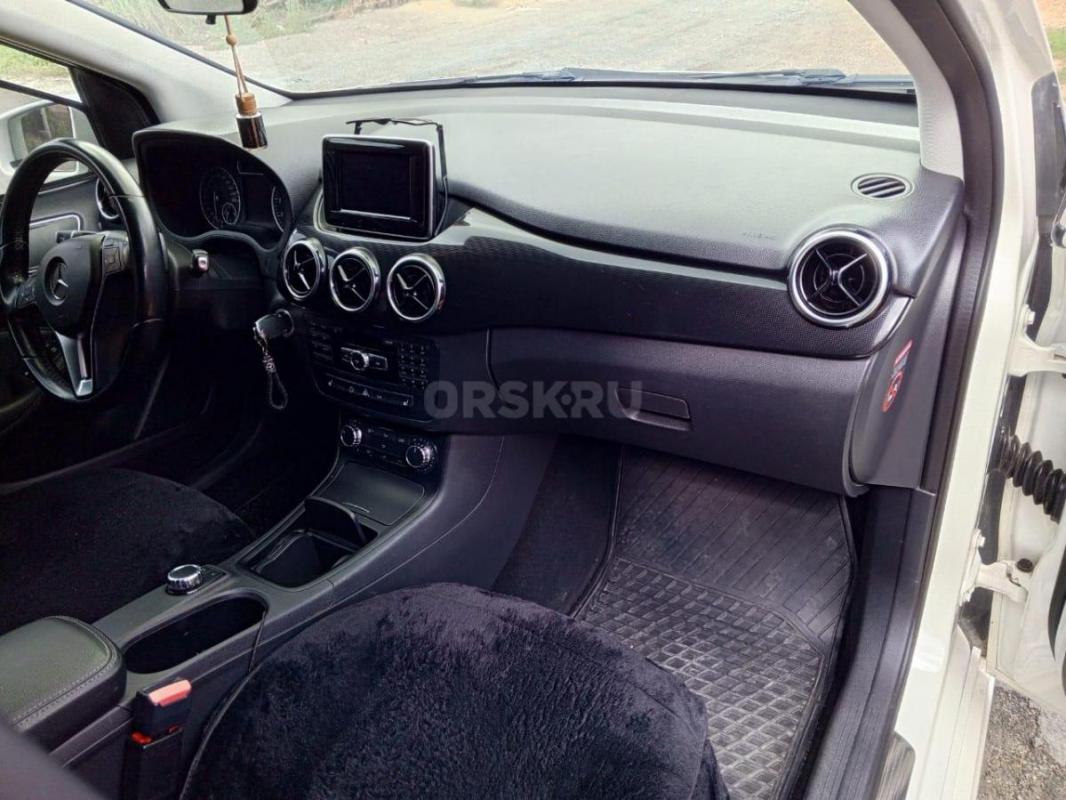 Срочно продам Mercedes-Benz b180 в отличном состоянии. - Орск