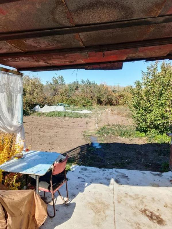 Продам сад в снт Урал, охрана круглый год, на участке есть домик, полив центральный, свет, ягода, ма - Орск