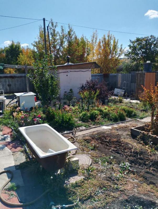 Продам садовый участок 6 соток в СНТ Урал, на участке находится небольшой домик с кладовой, баня, ду - Орск