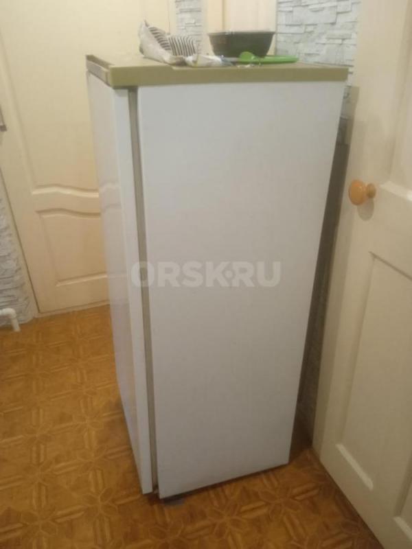 Холодильник Орск 408 восемьдесят лохматого года выпуска, немного поцарапанной, но в рабочем состояни - Орск