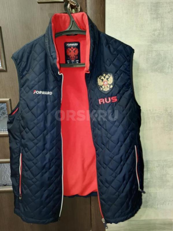 Продам спортивный костюм и жилет Форвард 50 р. - Орск
