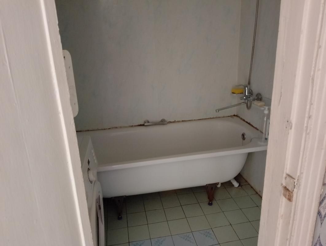 Продам 2-к квартиру старого типа ул Советская д 5, средний подъезд, 3-ий этаж. - Новотроицк