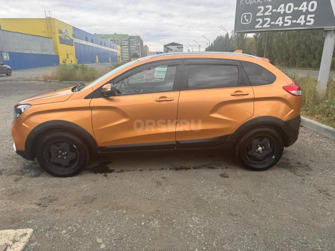 Продам иксрей кросс в отличном состянии, в родном окрасе, без дтп, кузов оцинкованный без единого ры - Орск