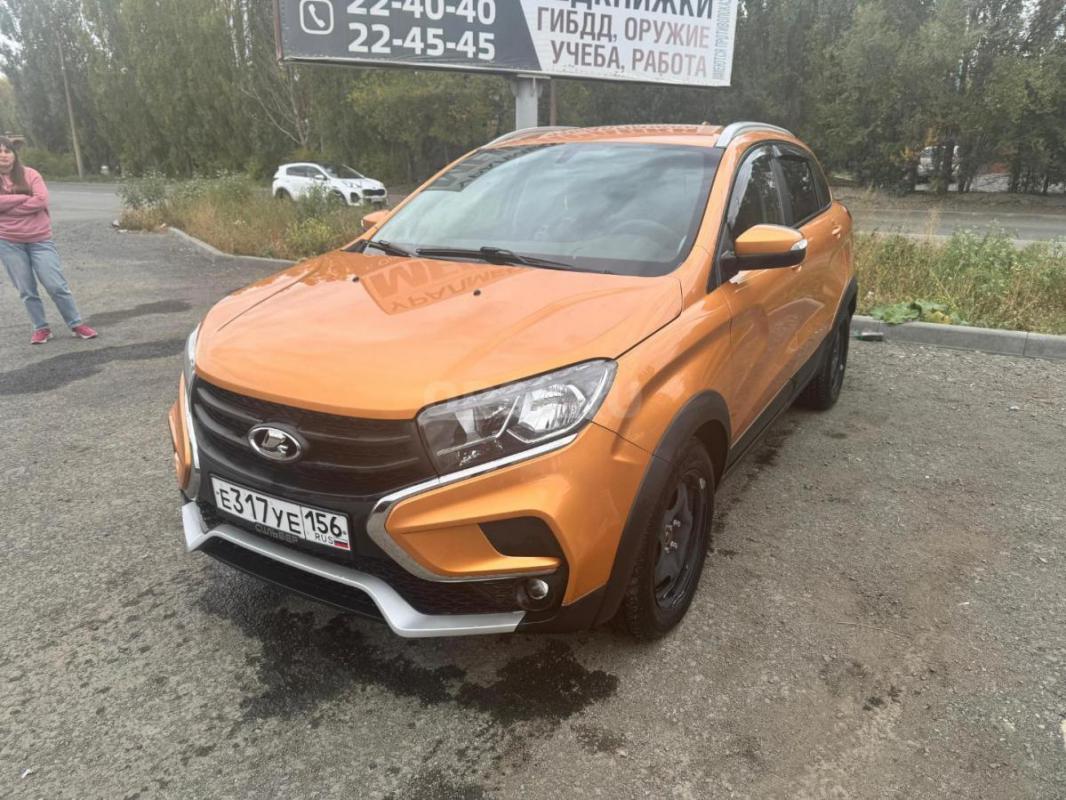 Продам иксрей кросс в отличном состянии, в родном окрасе, без дтп, кузов оцинкованный без единого ры - Орск