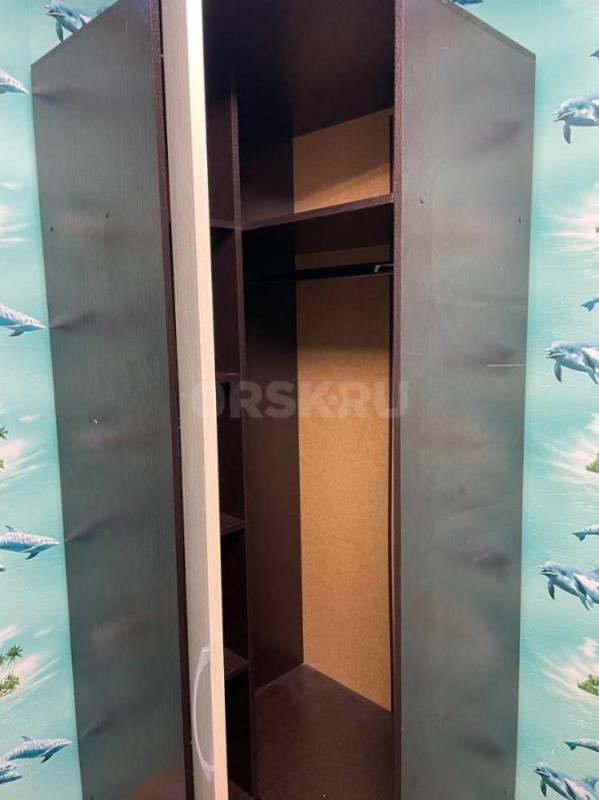 Продам угловой шкаф, в хорошем состоянии, 100×100, высота 220 см., в разобранном состоянии, самовыво - Орск