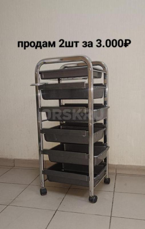 Оборудование для парикмахерской:
2 тележки, 2 кресла, мойка, климазон, 2 зеркала, световой короб дл - Орск