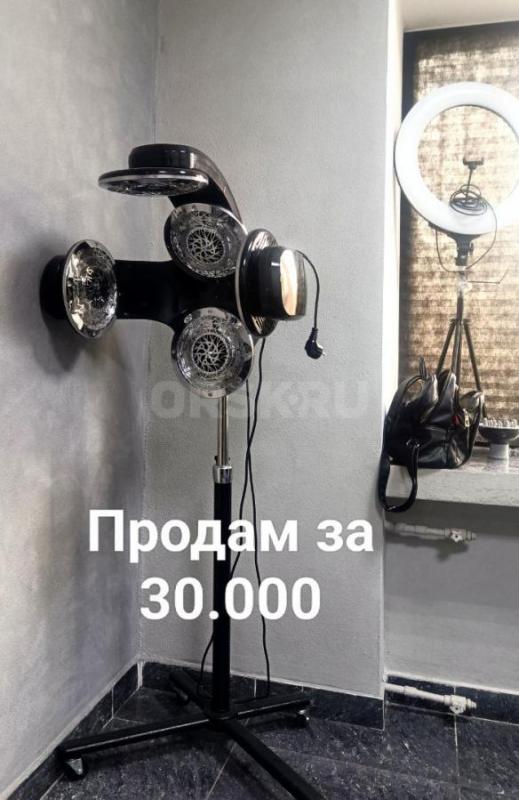 Оборудование для парикмахерской:
2 тележки, 2 кресла, мойка, климазон, 2 зеркала, световой короб дл - Орск