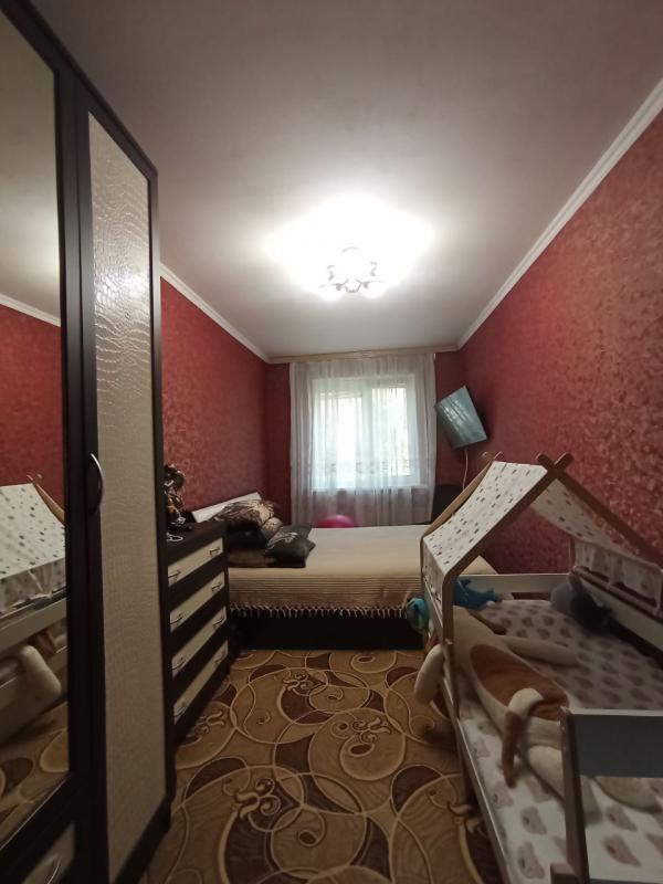 Продается уютная 2-комнатная квартира  на первом этаже по адресу:  г. - Новотроицк