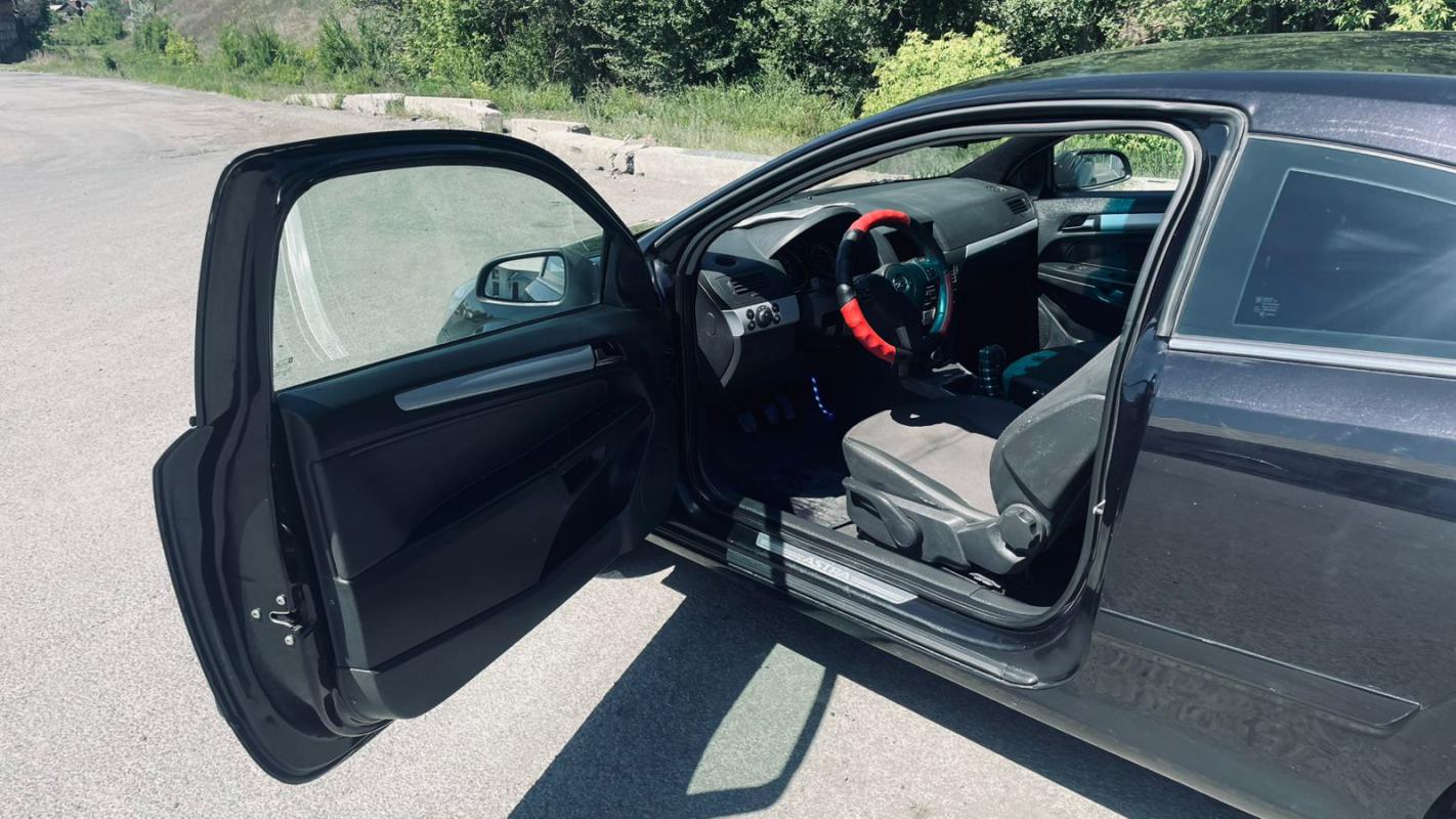 Продается Opel Astra купе, 2006 года

Состояние отличное,

обслуживание проводилось вовремя,

вложен - Новотроицк