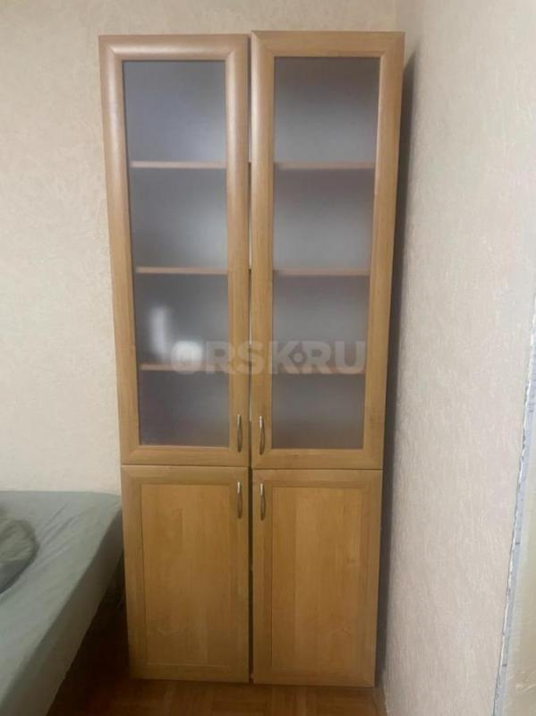 продам мебель в хорошем состоянии, дверь, высокая тумба и подвесной шкафчик - 400р, стол - 800р, при - Орск