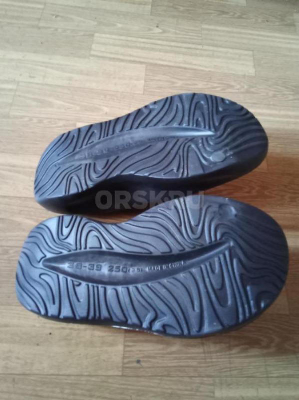 Продам шлепанцы производства Китай
Размер 38-39
Не ношенные
Продаю потому что не подошёл размер - Орск