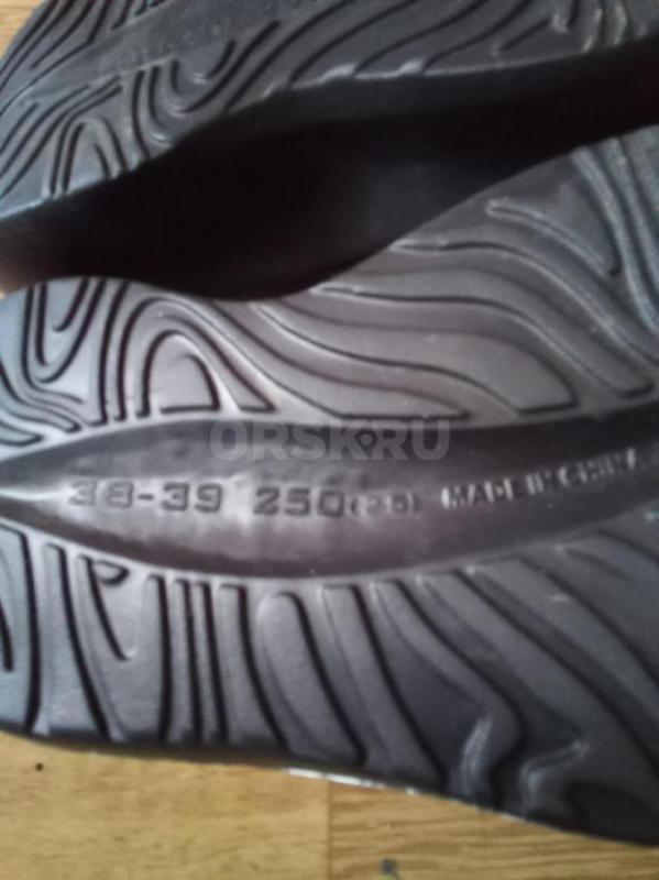 Продам шлепанцы производства Китай
Размер 38-39
Не ношенные
Продаю потому что не подошёл размер - Орск