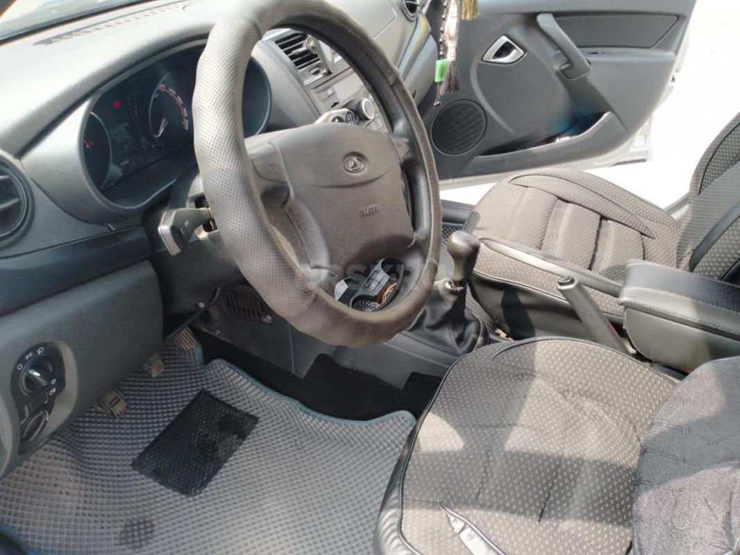 Продам автомобиль в нëм установлены:сигнализация Стар Лайн с авто запуском, антикор, защита двигател - Орск