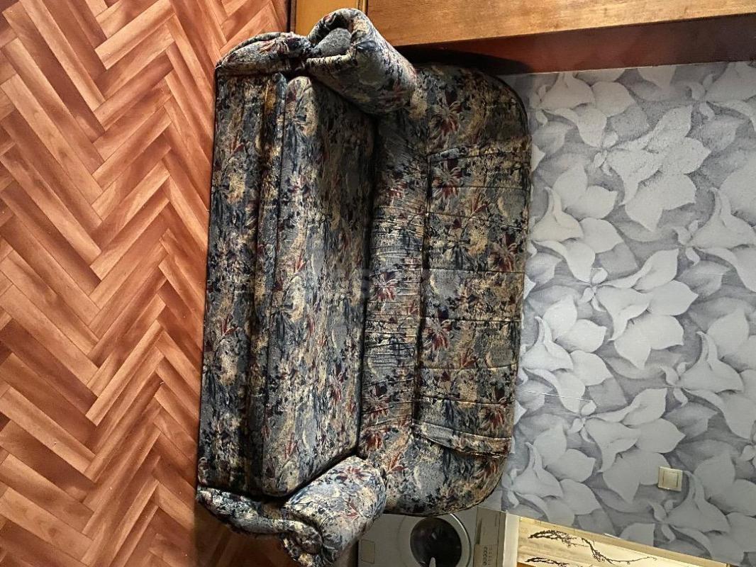 Продам диван раздвижной б/у в удовлетворительном состоянии. - Орск