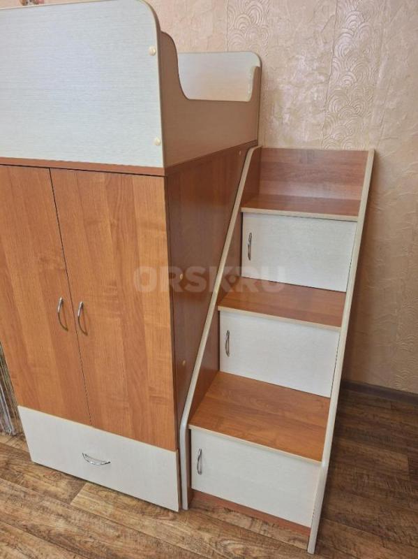 Кровать-чердак в хорошем состоянии
Кровать: 140х185х84 см
Спальное место: 80х180 см
Лестница: 108 - Орск