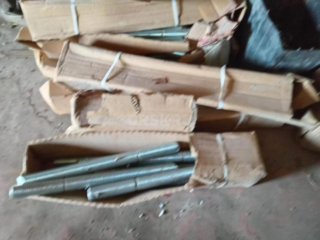 Продам: камни, шпильки с гайками, поддоны1.2×1.2м -30шт по100р. - Орск