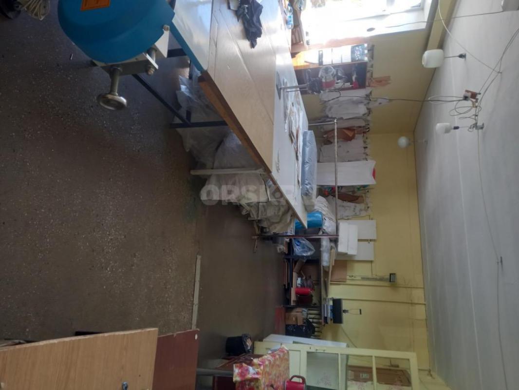 В здании справа от ТРК ЕВРОПЕЙСКИЙ  сдается помещение на 2 этаже
218 кв м , вода , отопление , инте - Орск