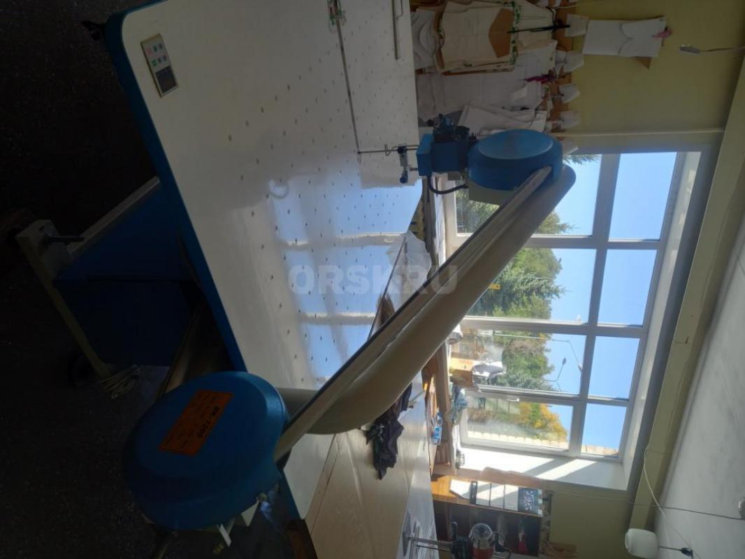 В здании справа от ТРК ЕВРОПЕЙСКИЙ  сдается помещение на 2 этаже
218 кв м , вода , отопление , инте - Орск